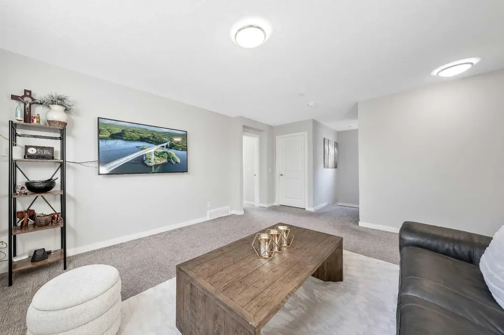 240 Lucas Crescent NW Calgary AB T3P 1M8