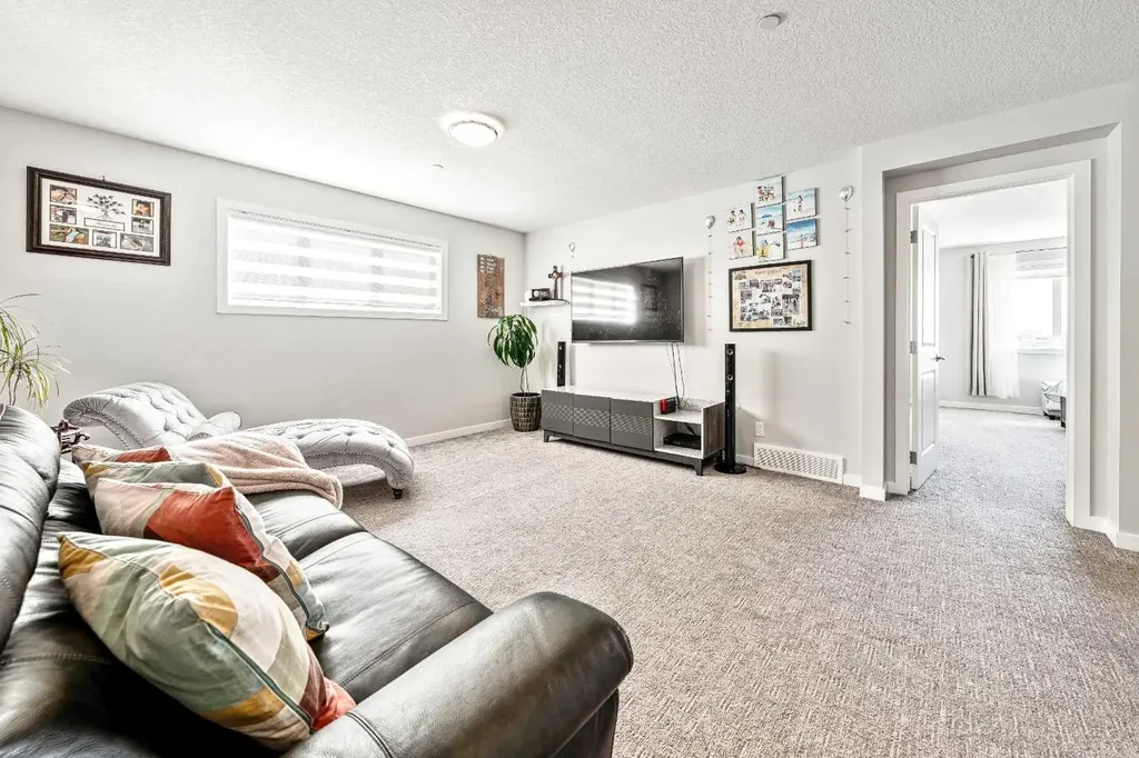240 Lucas Crescent NW Calgary AB T3P 1M8