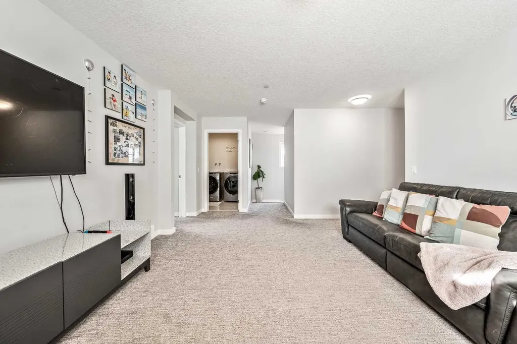 240 Lucas Crescent NW Calgary AB T3P 1M8