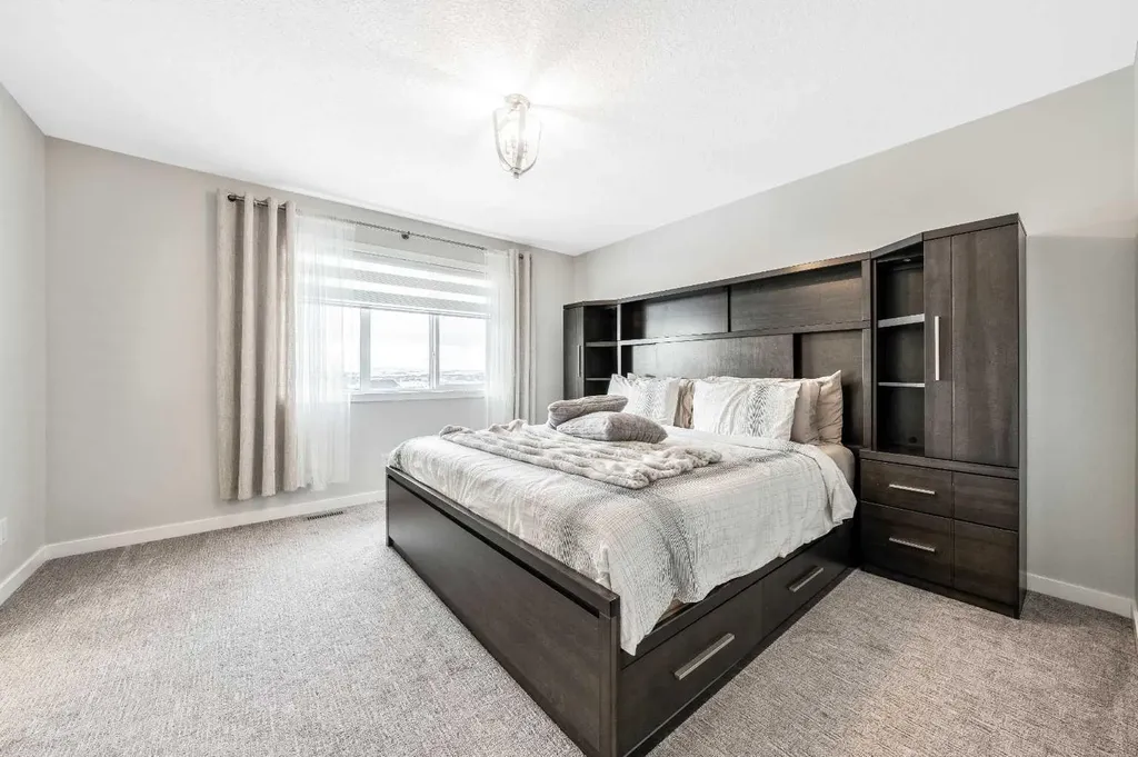 240 Lucas Crescent NW Calgary AB T3P 1M8