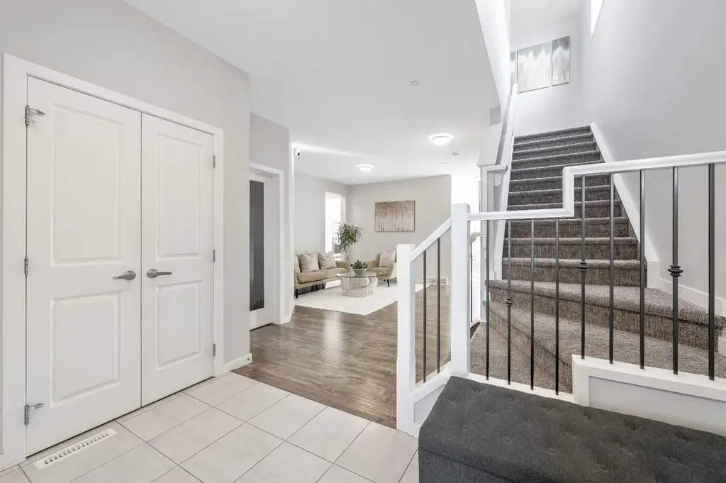 240 Lucas Crescent NW Calgary AB T3P 1M8