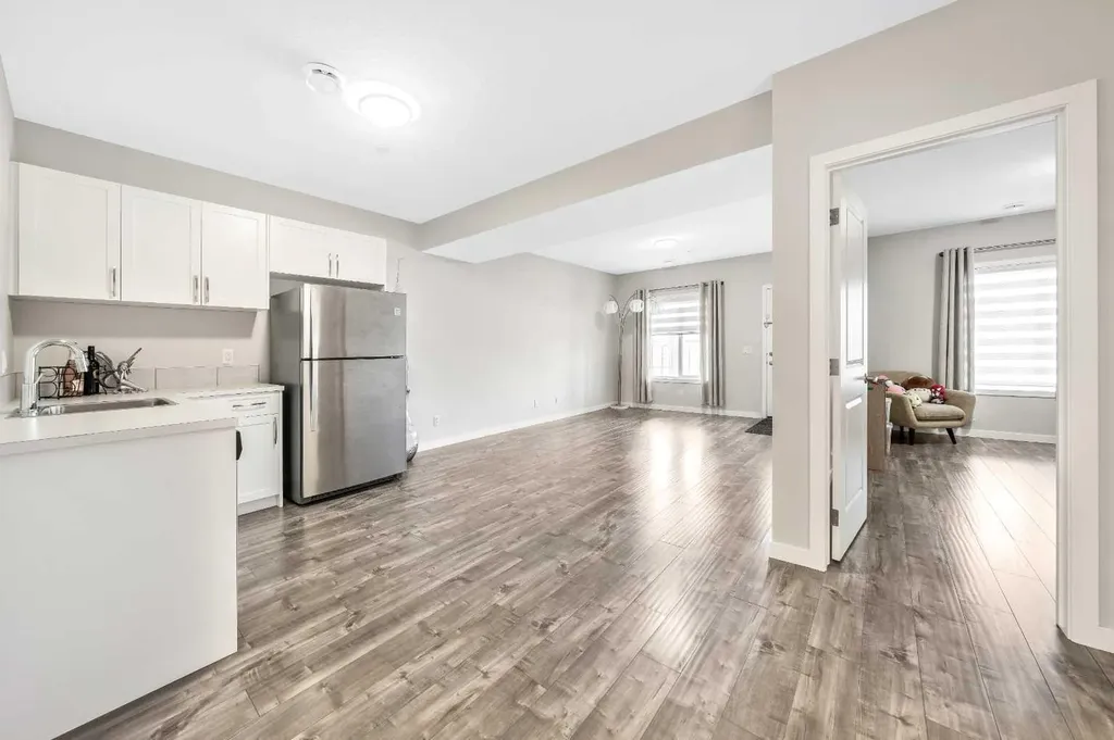 240 Lucas Crescent NW Calgary AB T3P 1M8