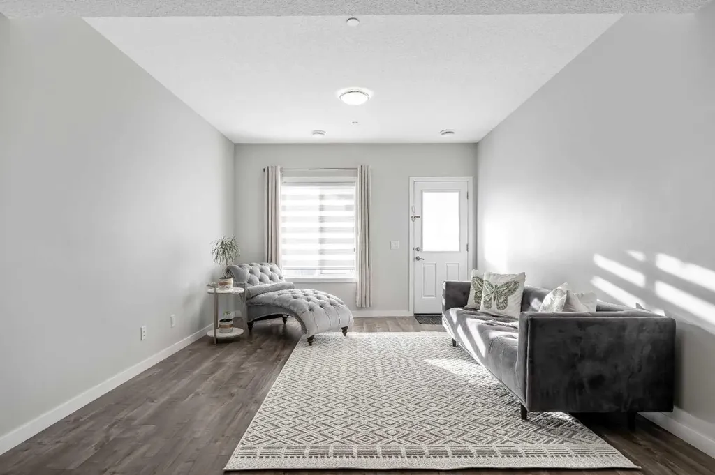 240 Lucas Crescent NW Calgary AB T3P 1M8