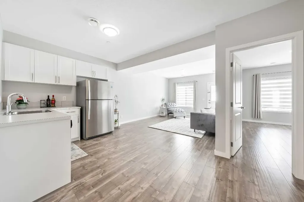 240 Lucas Crescent NW Calgary AB T3P 1M8