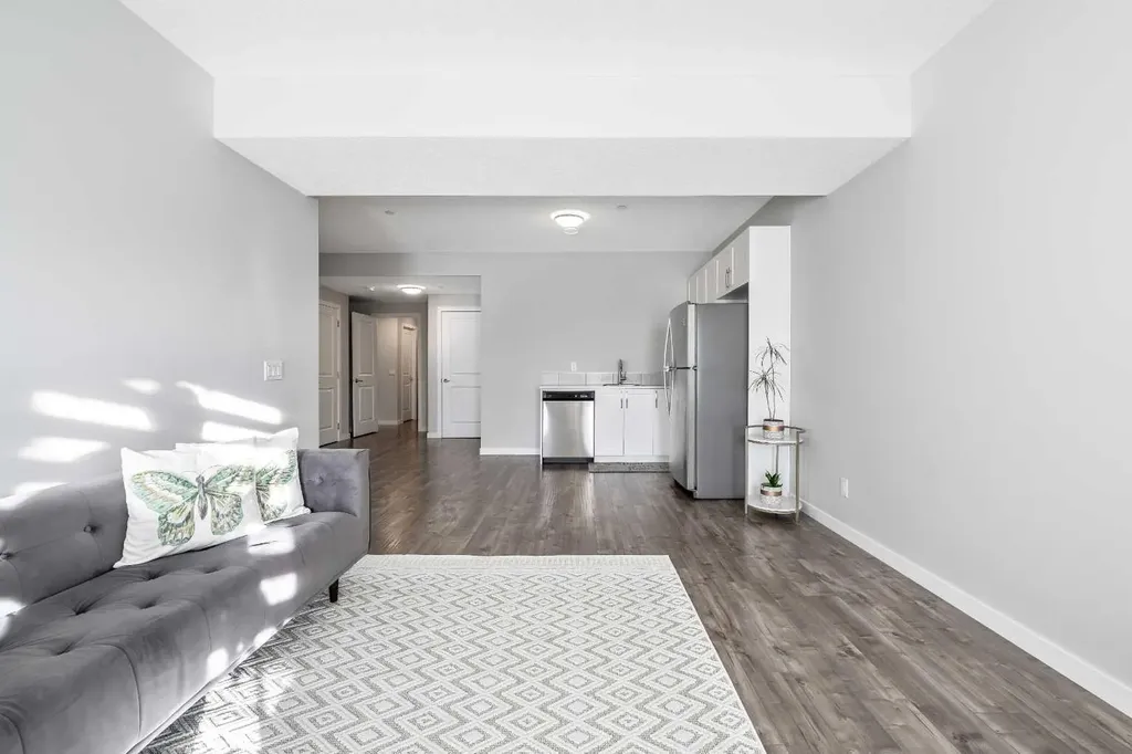 240 Lucas Crescent NW Calgary AB T3P 1M8