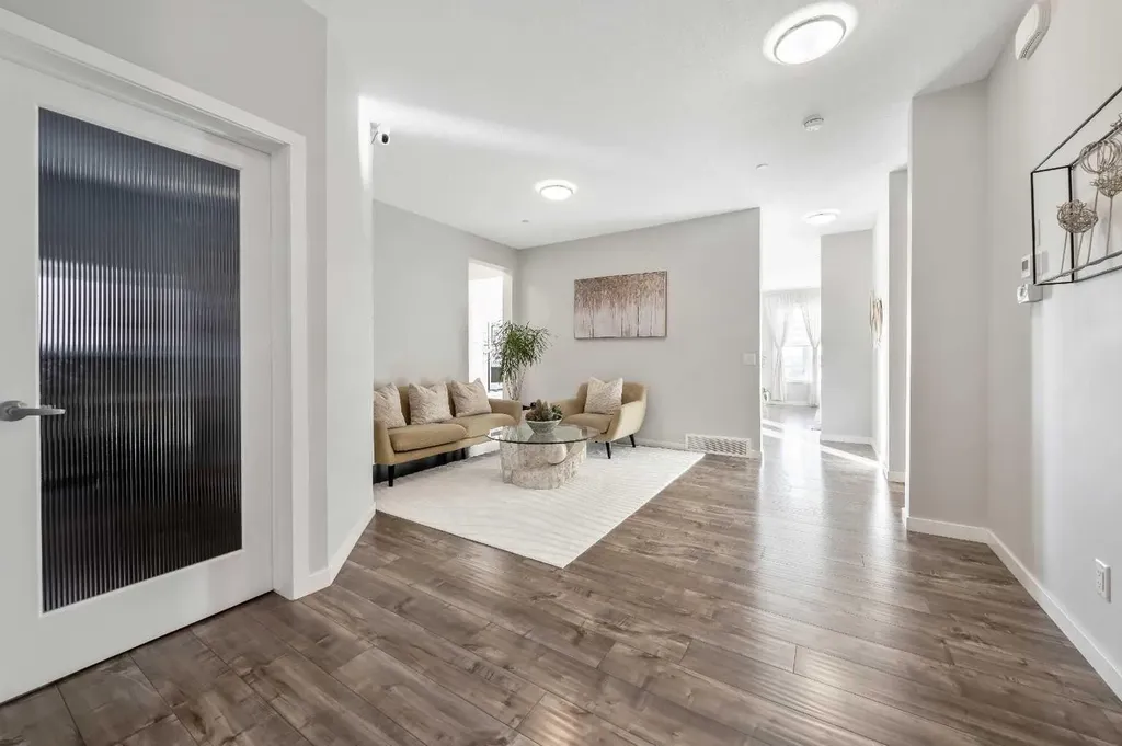 240 Lucas Crescent NW Calgary AB T3P 1M8