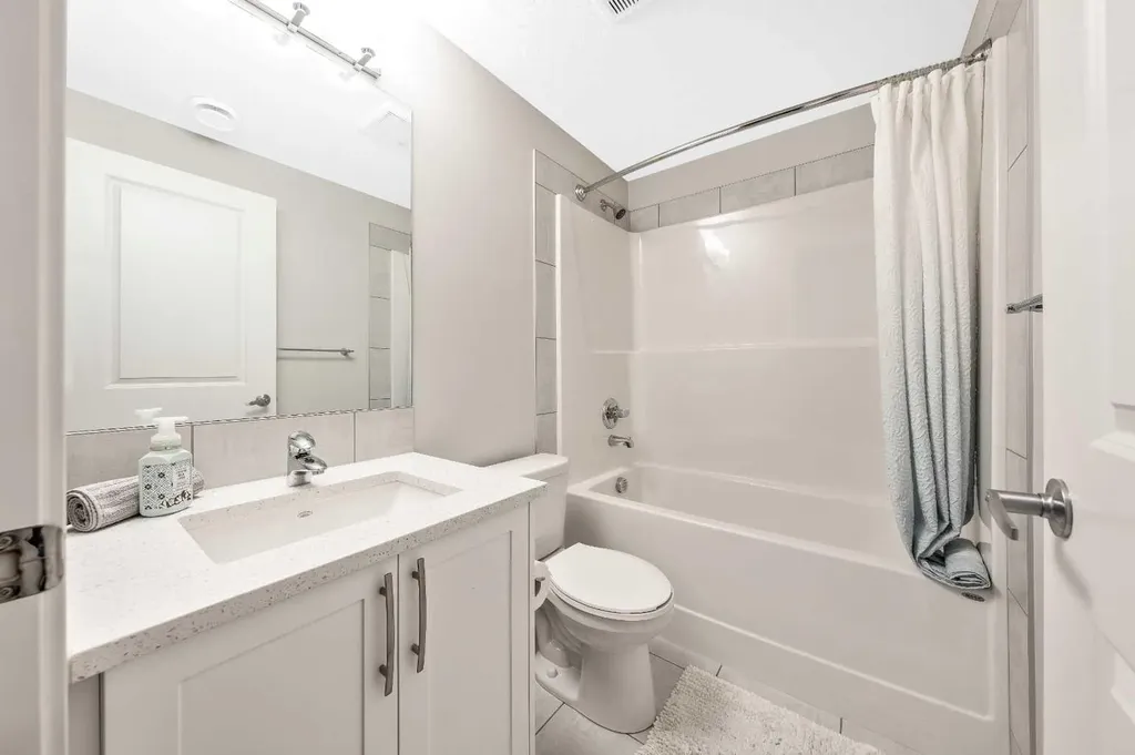 240 Lucas Crescent NW Calgary AB T3P 1M8