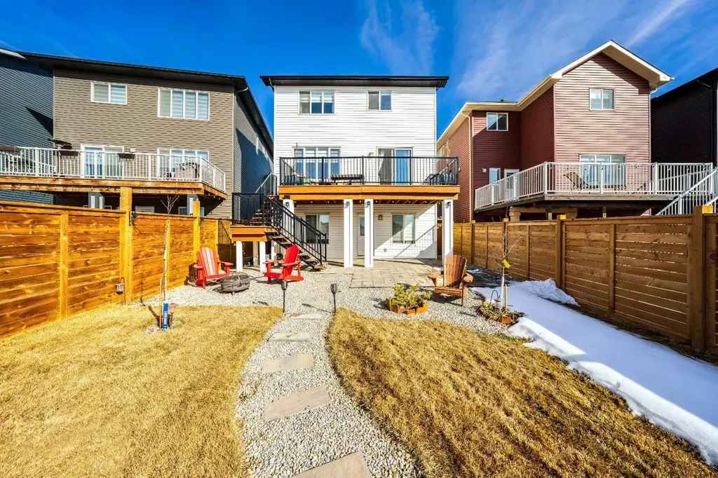 240 Lucas Crescent NW Calgary AB T3P 1M8