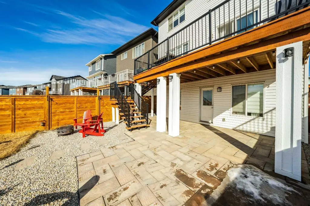 240 Lucas Crescent NW Calgary AB T3P 1M8