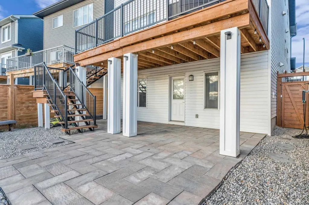 240 Lucas Crescent NW Calgary AB T3P 1M8