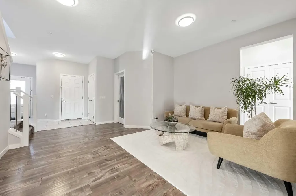 240 Lucas Crescent NW Calgary AB T3P 1M8