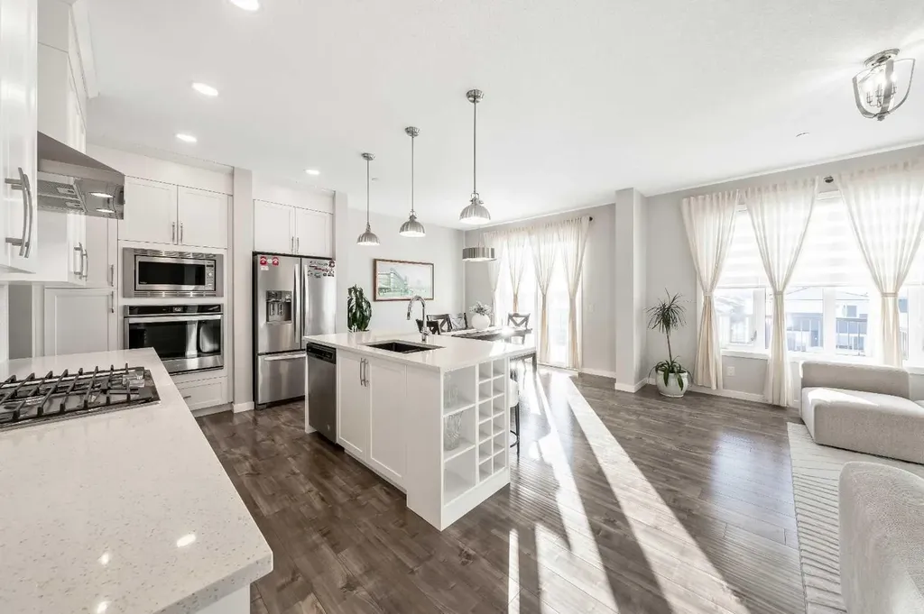 240 Lucas Crescent NW Calgary AB T3P 1M8