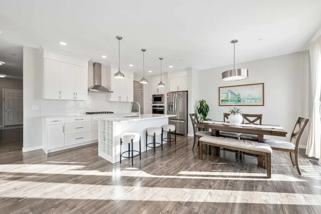 240 Lucas Crescent NW Calgary AB T3P 1M8