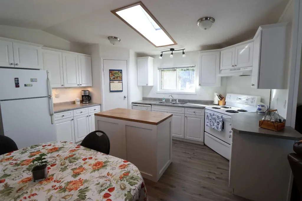 3002 33 Avenue Lethbridge AB T1K 7K1