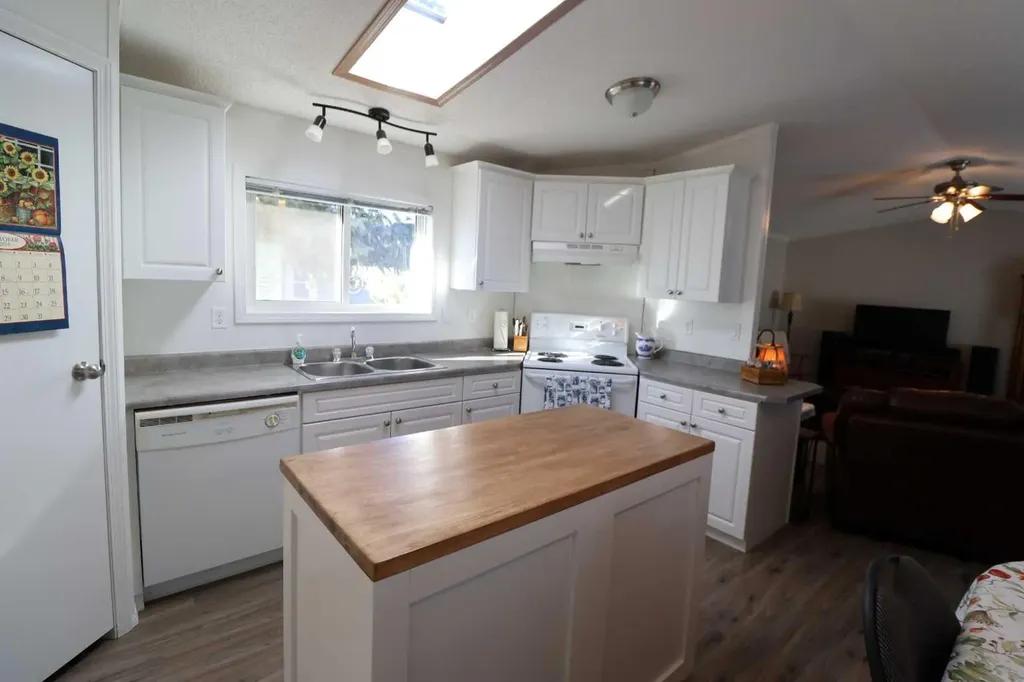 3002 33 Avenue Lethbridge AB T1K 7K1