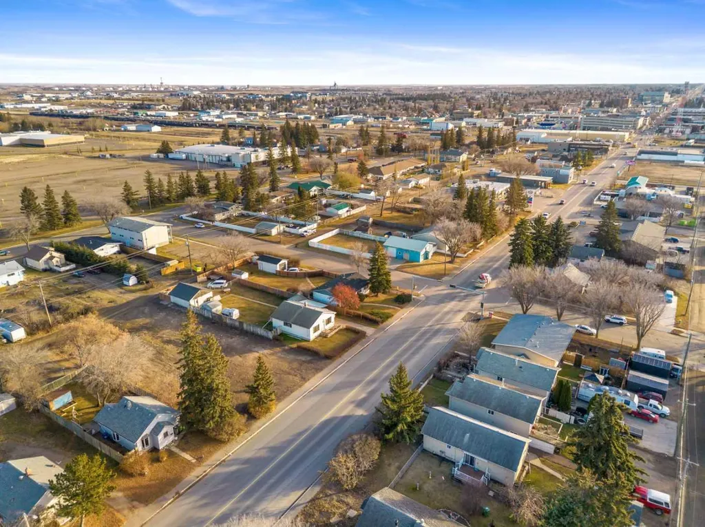 5509/5513 50 Avenue Lloydminster SK S9V 0R2