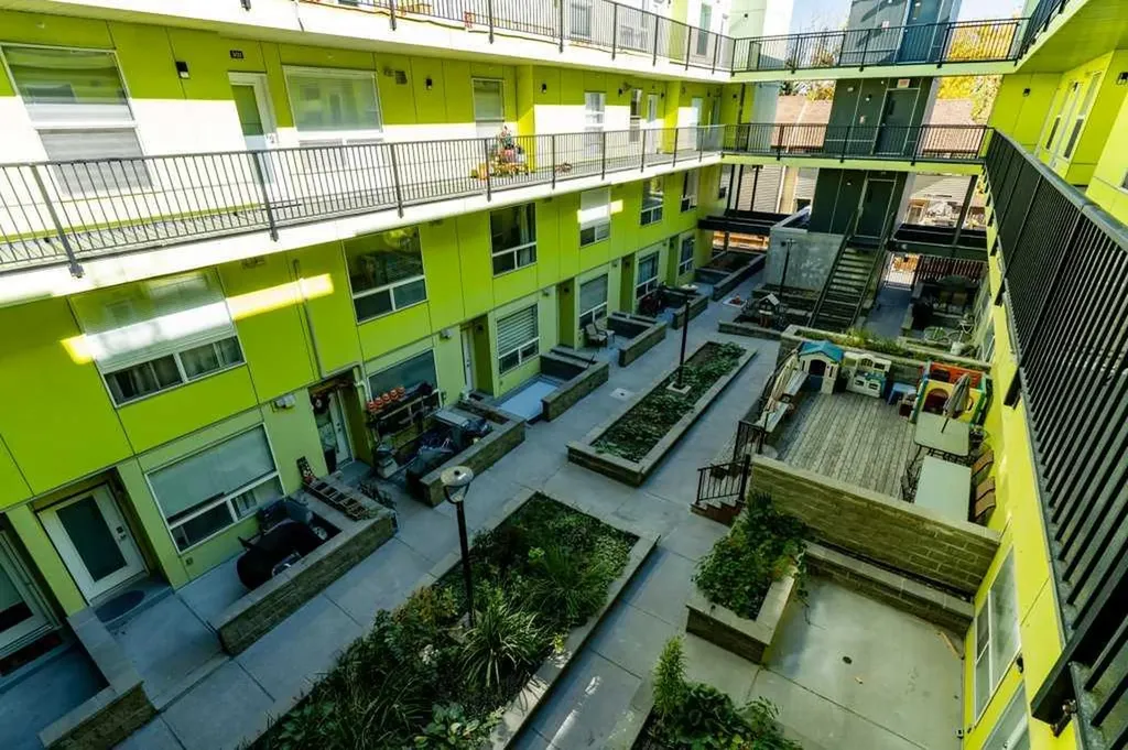 1740 9 Street NW Calgary AB T2M 4Z5