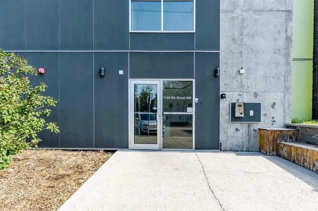 1740 9 Street NW Calgary AB T2M 4Z5