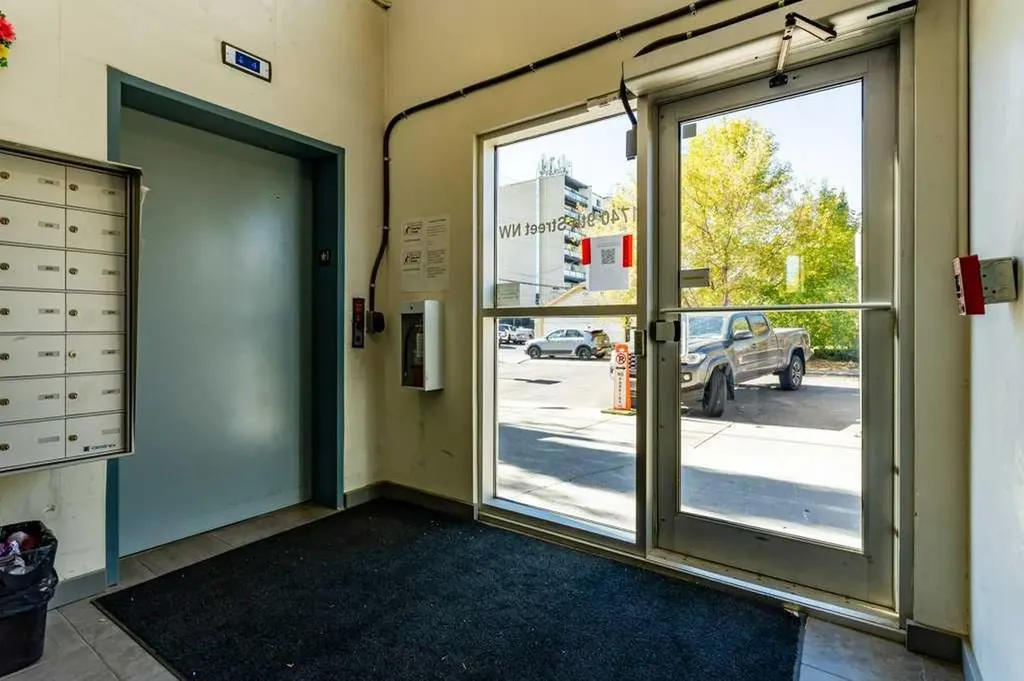 1740 9 Street NW Calgary AB T2M 4Z5
