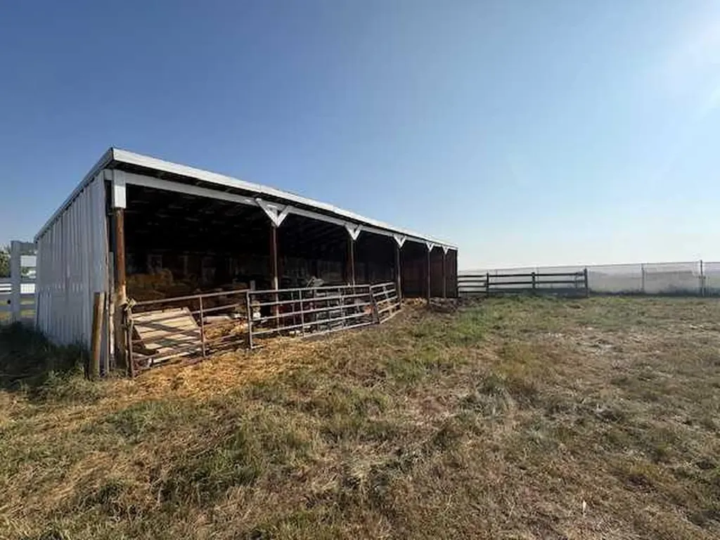 335035 Range Road 271 Rural Kneehill County AB T4H 4A2