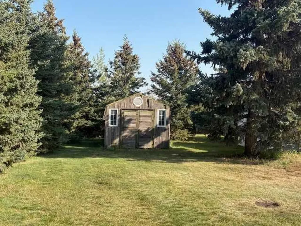 335035 Range Road 271 Rural Kneehill County AB T4H 4A2
