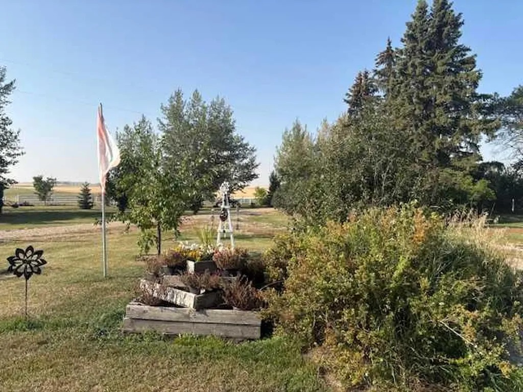 335035 Range Road 271 Rural Kneehill County AB T4H 4A2