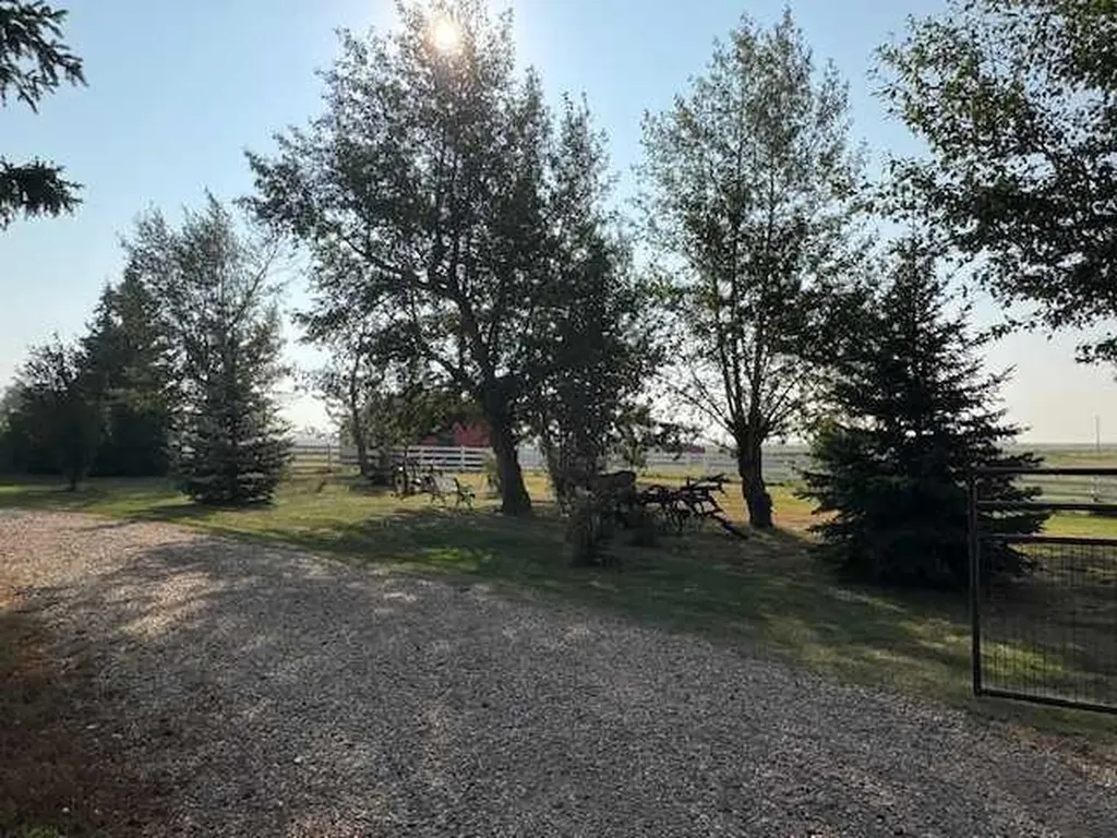 335035 Range Road 271 Rural Kneehill County AB T4H 4A2