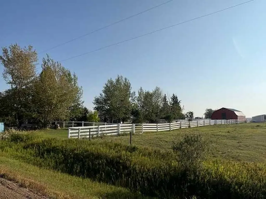 335035 Range Road 271 Rural Kneehill County AB T4H 4A2