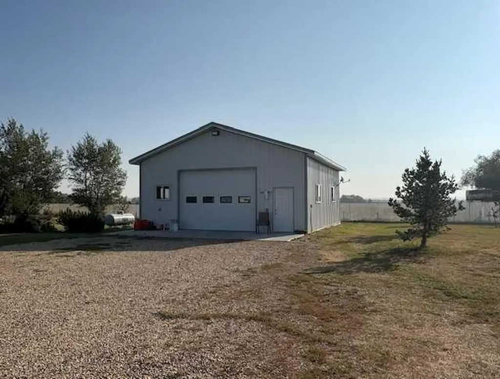 335035 Range Road 271 Rural Kneehill County AB T4H 4A2