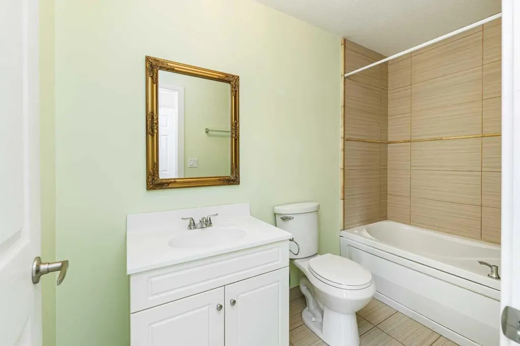 5140 51 Street Lacombe AB T4L 1H9