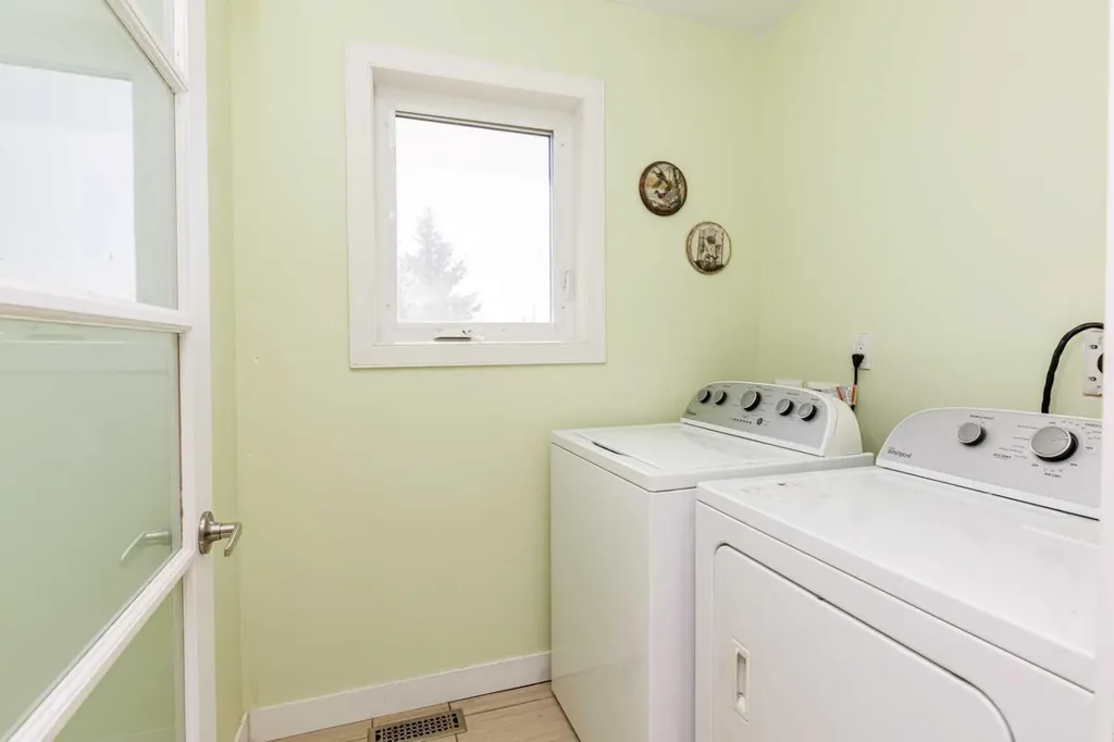 5140 51 Street Lacombe AB T4L 1H9