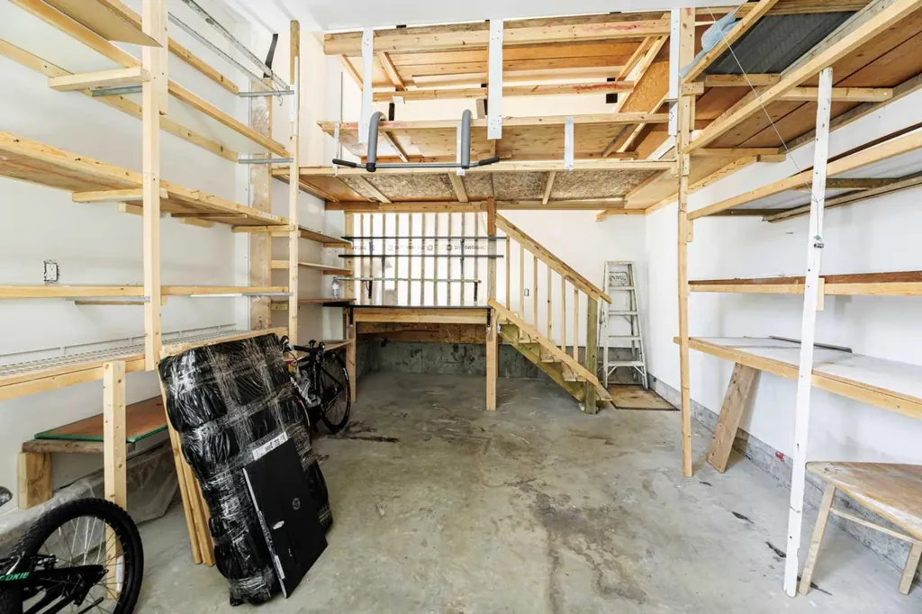 5140 51 Street Lacombe AB T4L 1H9