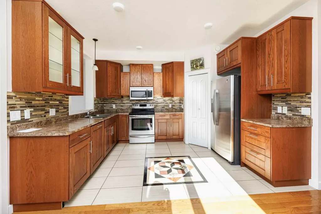 5140 51 Street Lacombe AB T4L 1H9
