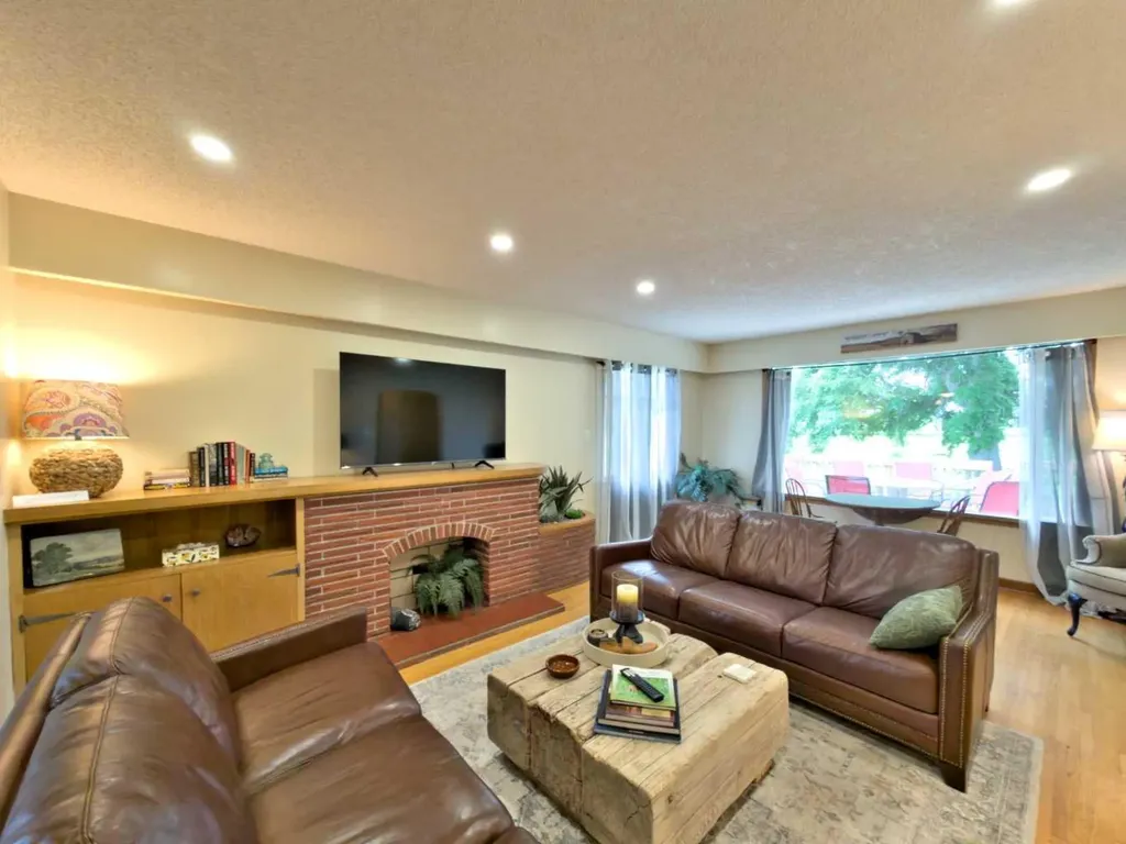 42082 Range Road 274 Hill Spring AB T0K 1E0