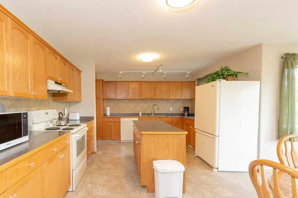 29407 Township Road 3-0 Twin Butte AB T0K1W0