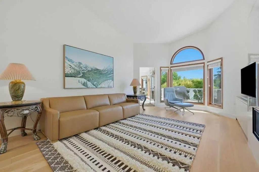 63 Varsity Ridge Terrace NW Calgary AB T3A 4Y2