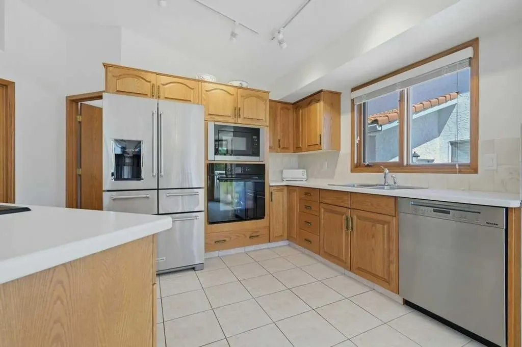63 Varsity Ridge Terrace NW Calgary AB T3A 4Y2