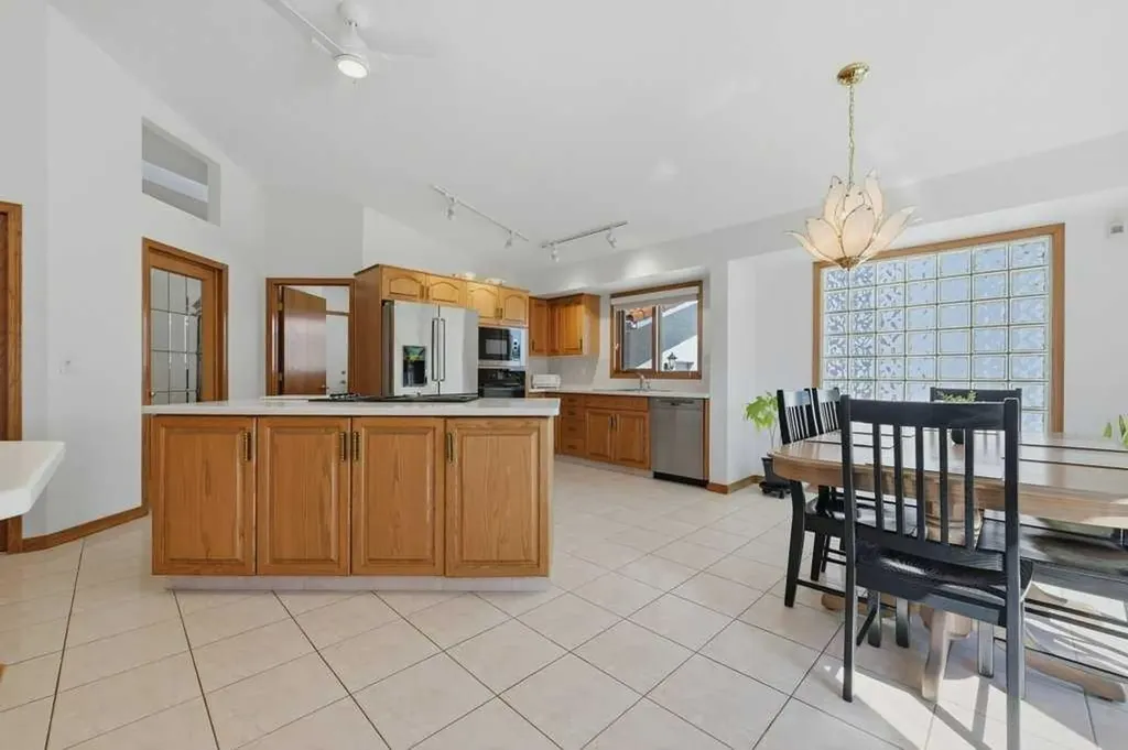 63 Varsity Ridge Terrace NW Calgary AB T3A 4Y2