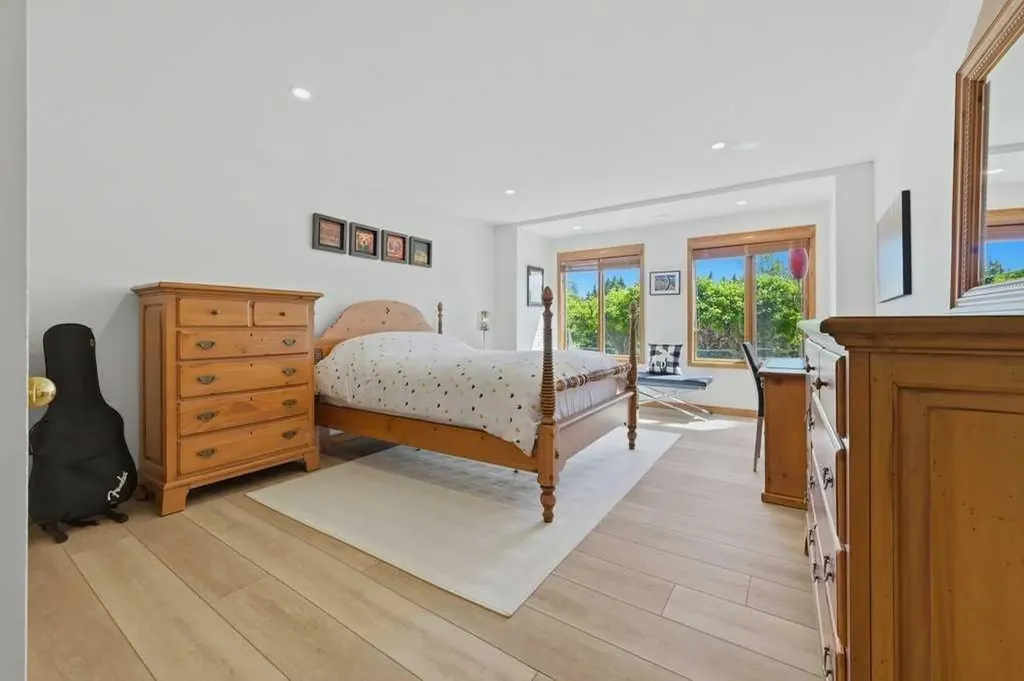 63 Varsity Ridge Terrace NW Calgary AB T3A 4Y2
