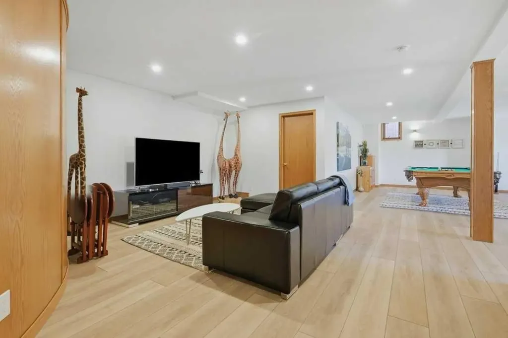 63 Varsity Ridge Terrace NW Calgary AB T3A 4Y2