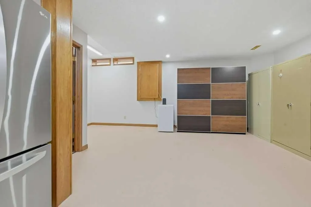 63 Varsity Ridge Terrace NW Calgary AB T3A 4Y2
