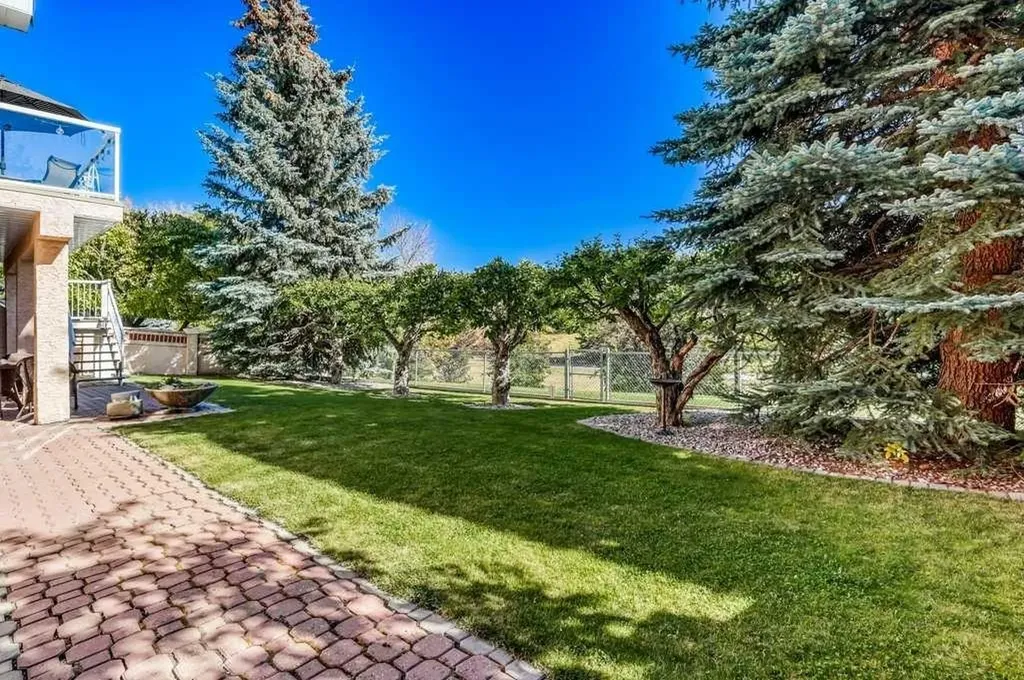 63 Varsity Ridge Terrace NW Calgary AB T3A 4Y2