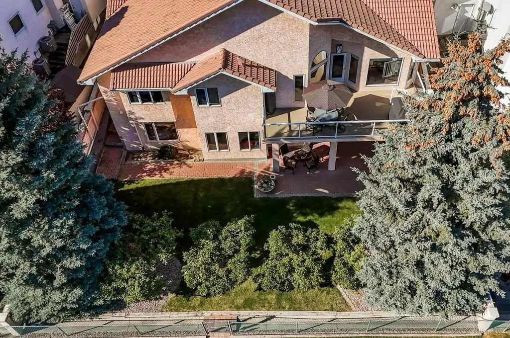 63 Varsity Ridge Terrace NW Calgary AB T3A 4Y2