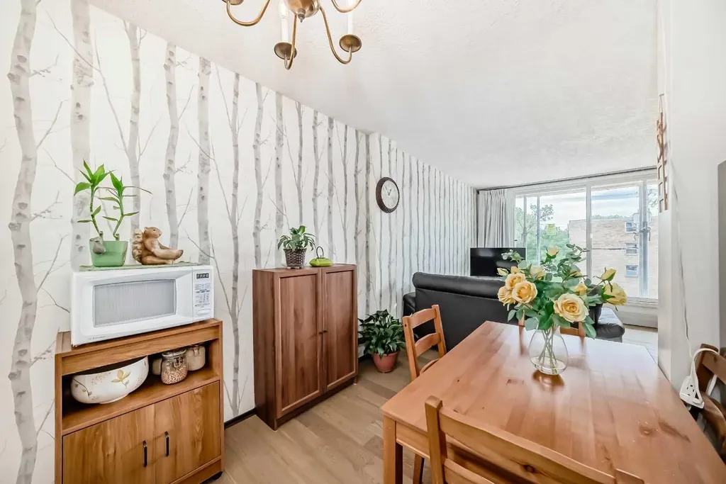 635 57 Avenue SW Calgary AB T2V 0H5