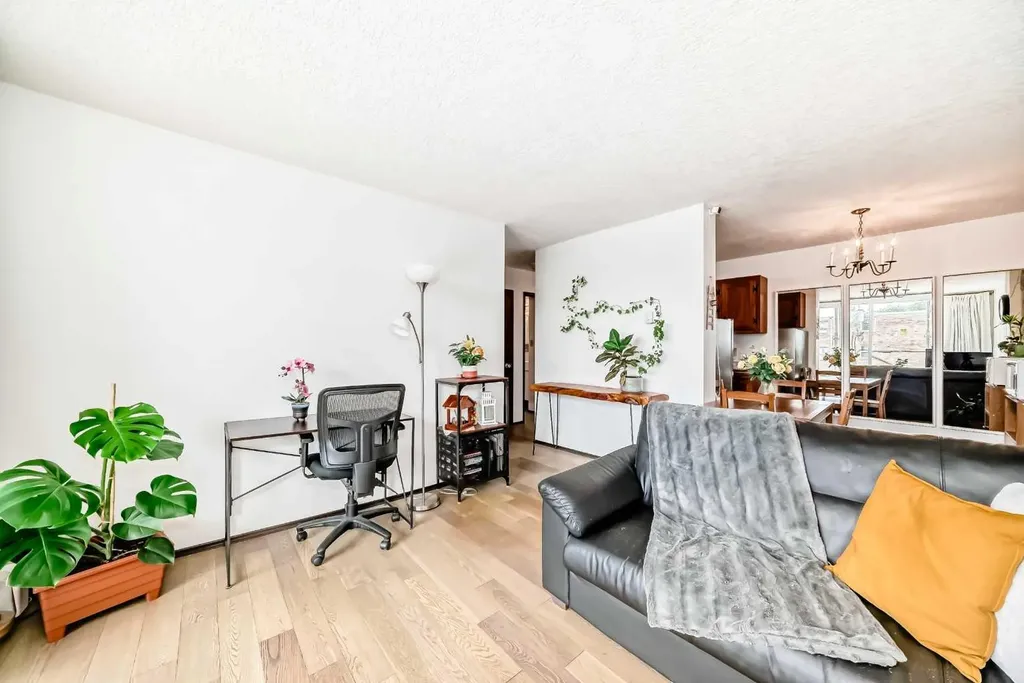 635 57 Avenue SW Calgary AB T2V 0H5