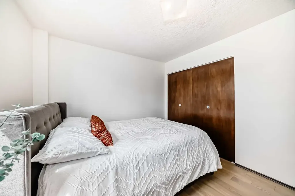 635 57 Avenue SW Calgary AB T2V 0H5