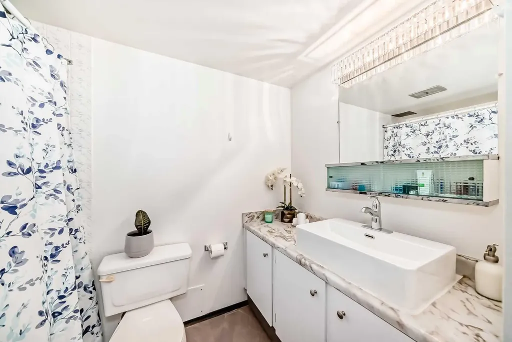 635 57 Avenue SW Calgary AB T2V 0H5