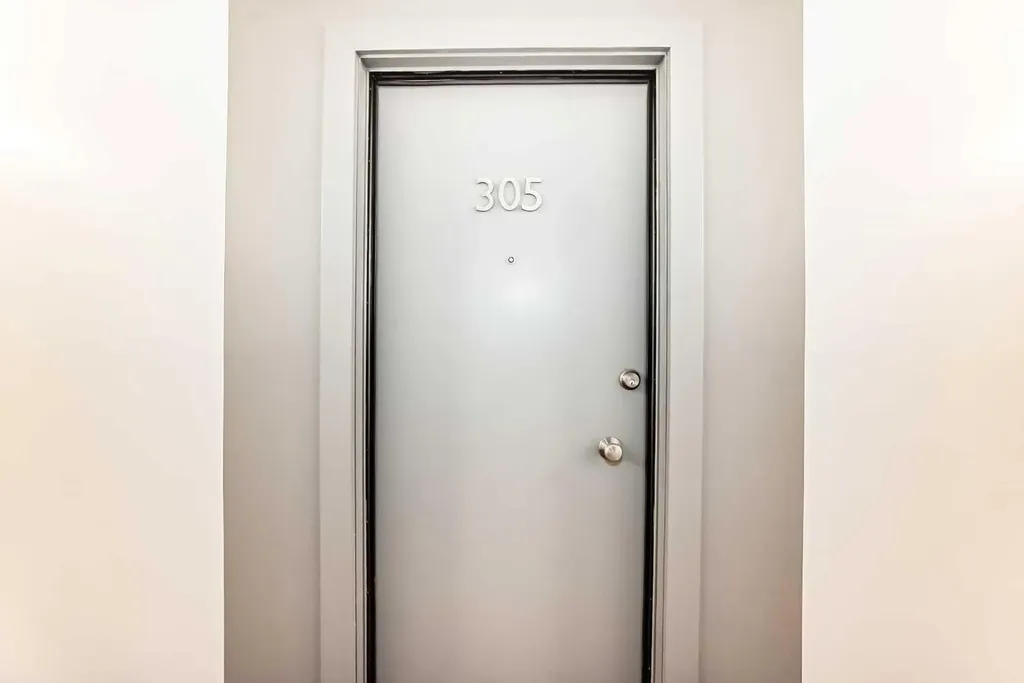 635 57 Avenue SW Calgary AB T2V 0H5