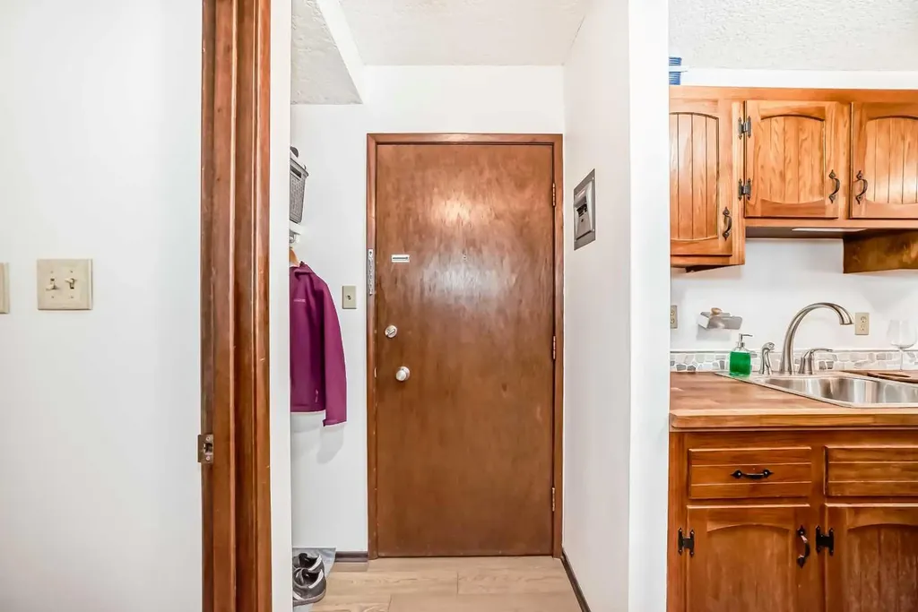 635 57 Avenue SW Calgary AB T2V 0H5