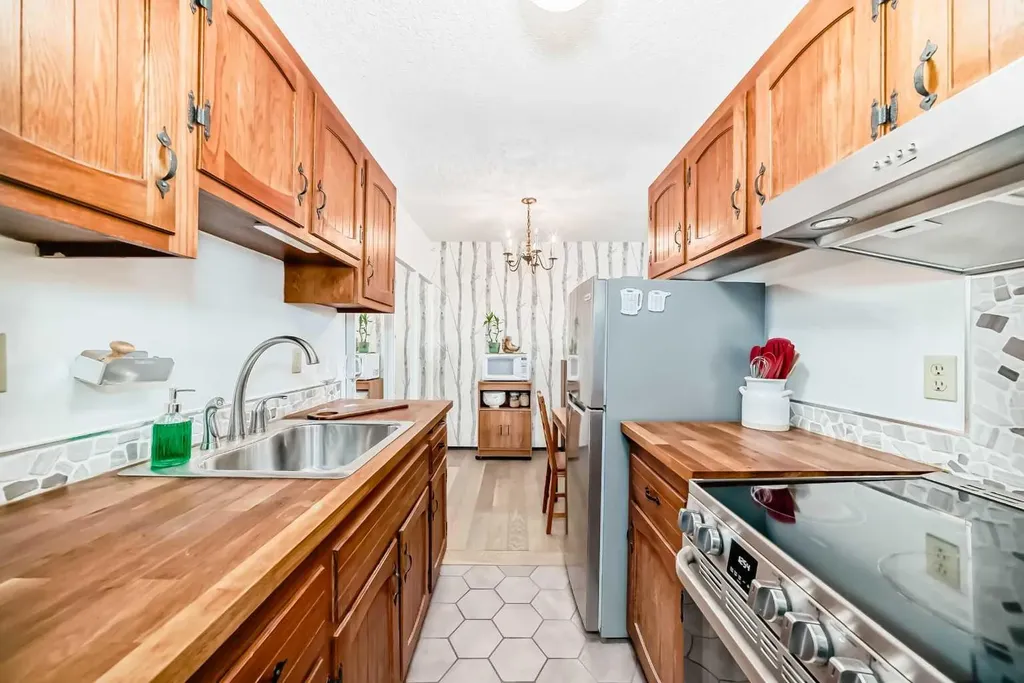 635 57 Avenue SW Calgary AB T2V 0H5
